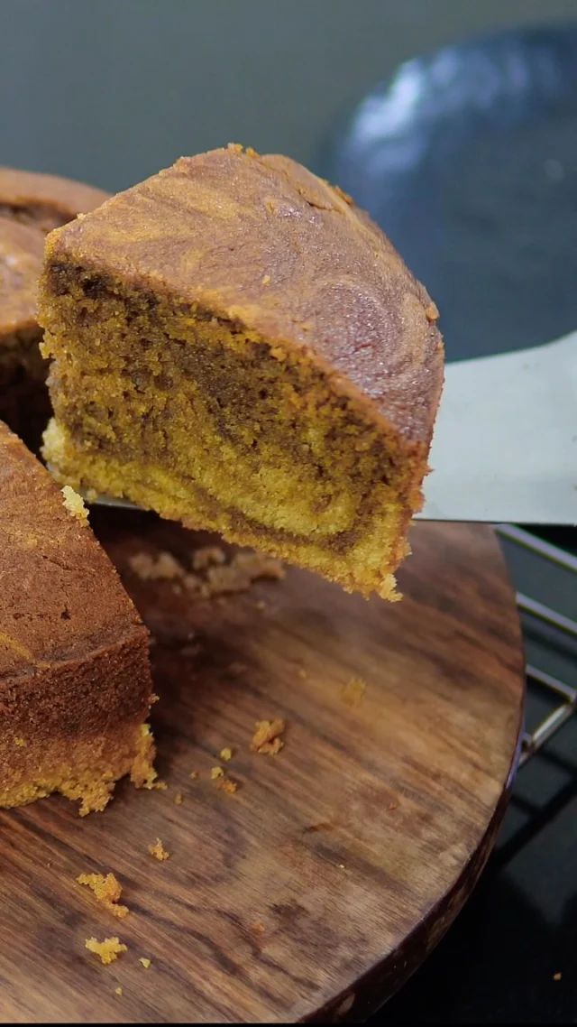😱 No eggs? No gluten? STILL so soft & moist! 🤯🍰
👉 One-bowl, coffee marble cake you can whip up in minutes — healthy & delicious!
🌟 Save this for later and tag someone who NEEDS this!
#viralrecipe #egglesscake #glutenfreedessert #healthybaking #coffeecake #easyrecipe #reelitfeelit #FoodReels#hyderabad #homemadegoodness