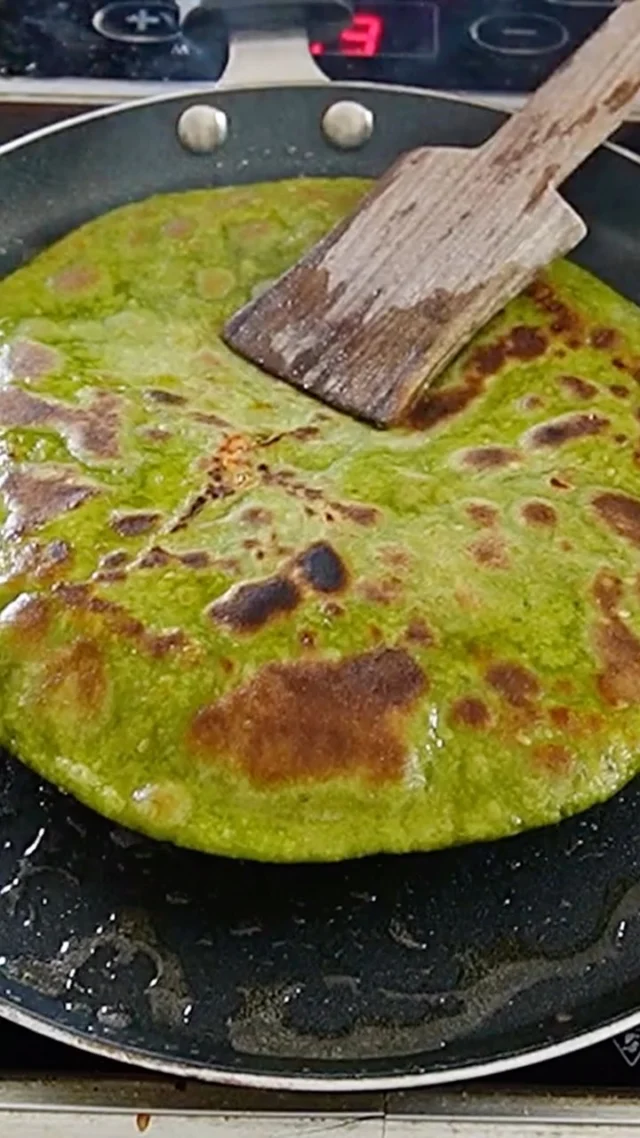 Restaurant-Style Palak Cheese Paratha in 30 seconds !

Crispy golden paratha stuffed with spinach & cheese! Perfect for lunch boxes 🍽️

#cheesepalakparatha #palakparatha #stuffedparatha #cheeselovers #indiancuisine #deliciousdishes #vegetarianrecipes #foodie #homecooking #cookinginspiration #yum #tastytreat #culinarydelight #healthyeating #easyrecipe #comfortfood #foodporn #instafood #foodielife #recipeoftheday